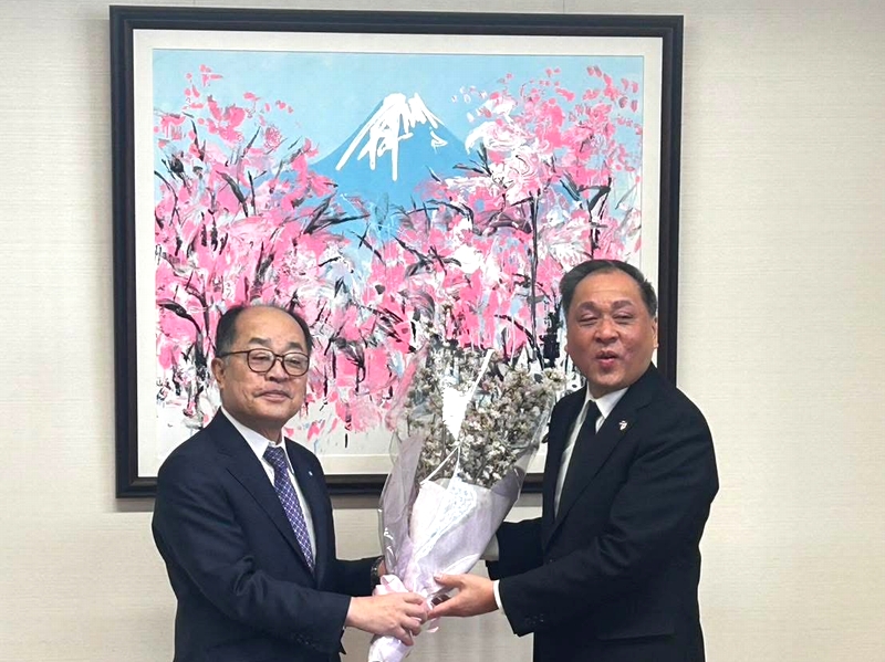 駐日タイ王国大使へ「啓翁桜」を贈呈しました！